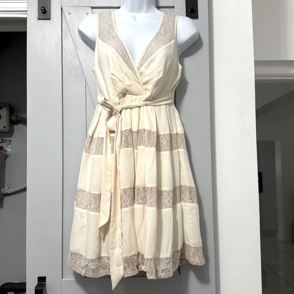 Max and Cleo Size 2 Off White Dress